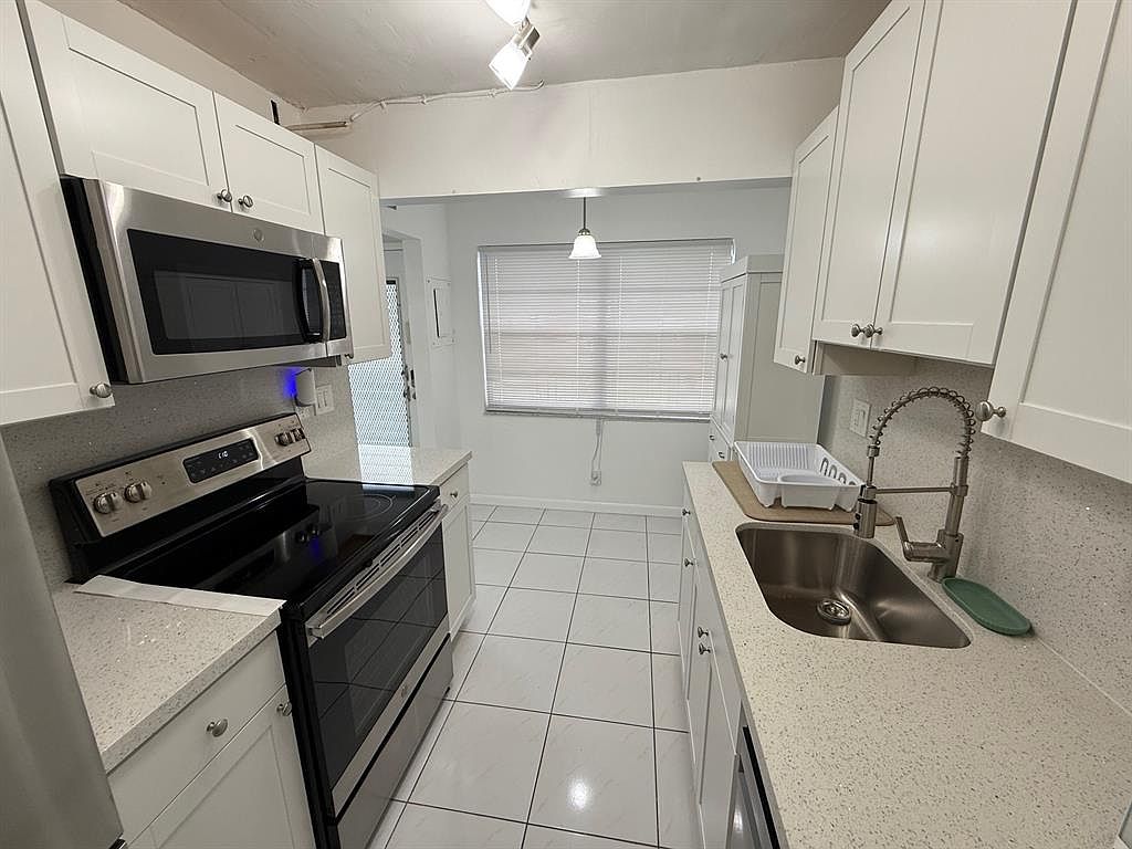 8405 NW 61st St #D208