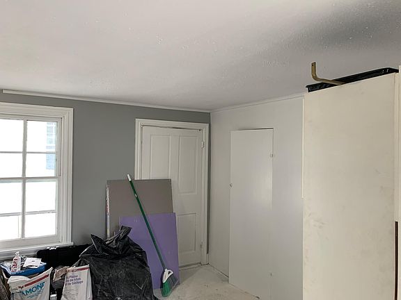 4th image of 222 S York St