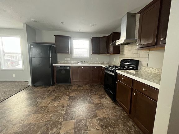 4th image of 33081 Fairfield Dr