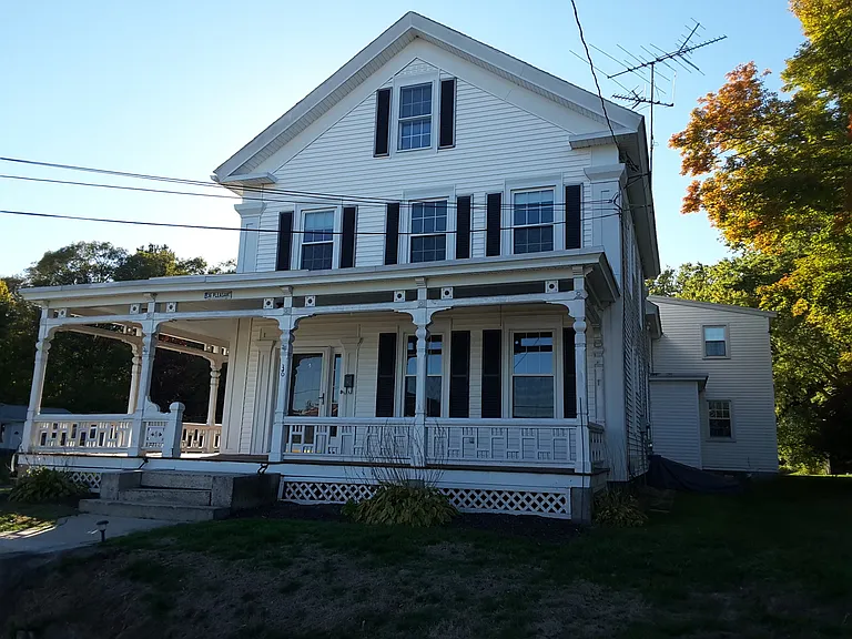 36 Pleasant St — Photo 4