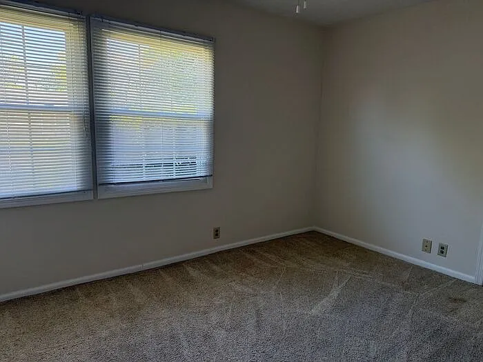 2521 Mariposa Dr — Photo 7