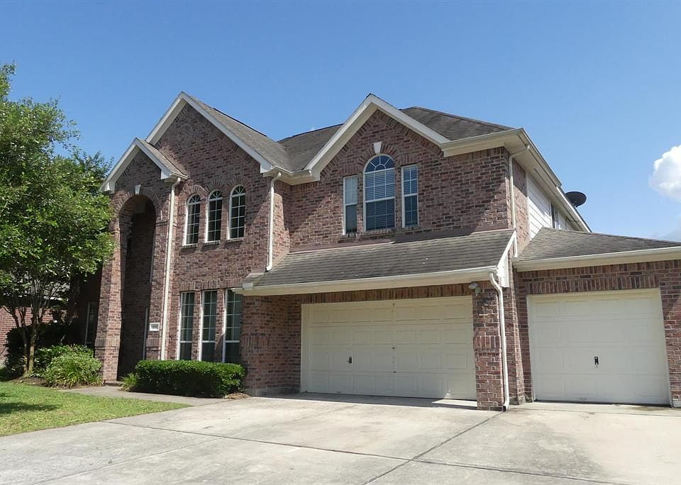 SPACIOUS home with THREE Car Garage in a GREAT location!