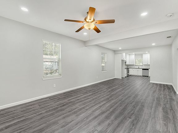 3rd image of 2803 Valentine St