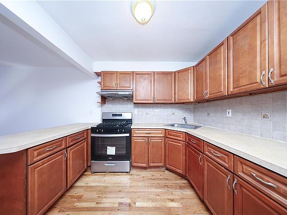 5th image of 517 Milford St