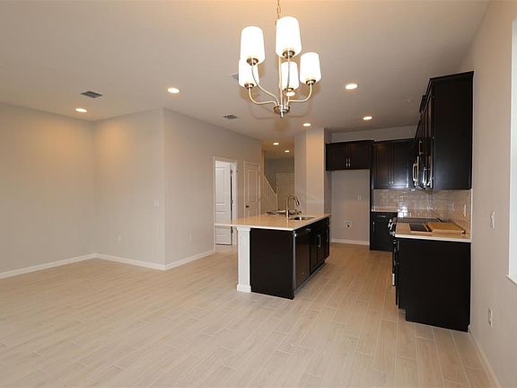 4th image of 639 Pothos St