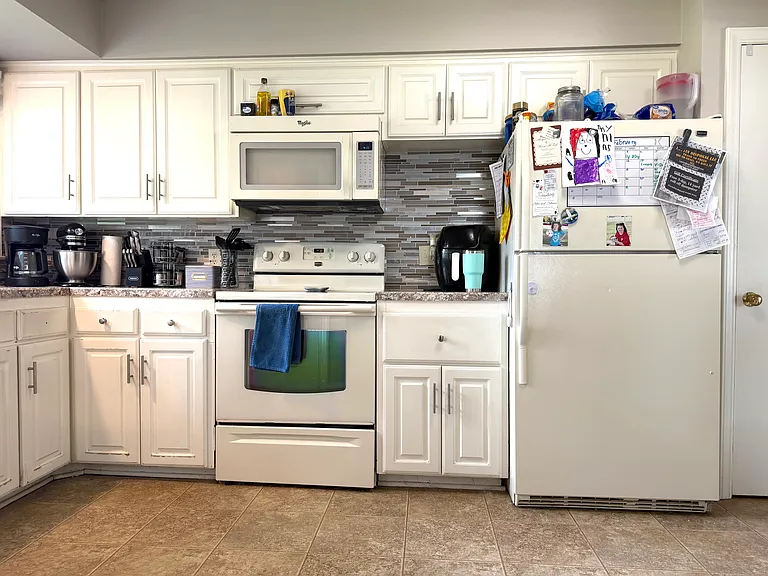 1203 Ringo St — Photo 4