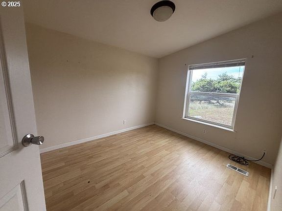 5th image of 1209 NW Bayshore Dr