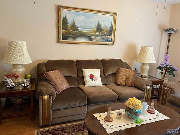 5th image of 385 Kamena St APT 2E