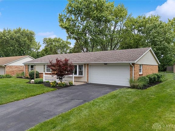 3rd image of 15 Gracewood Dr