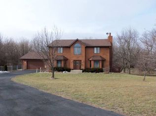 8280 N Crestview Rd, Stillman Valley, IL 61084