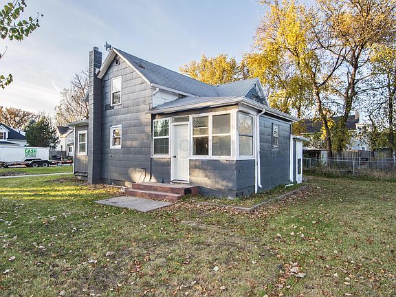 4th image of 301 8th Ave N