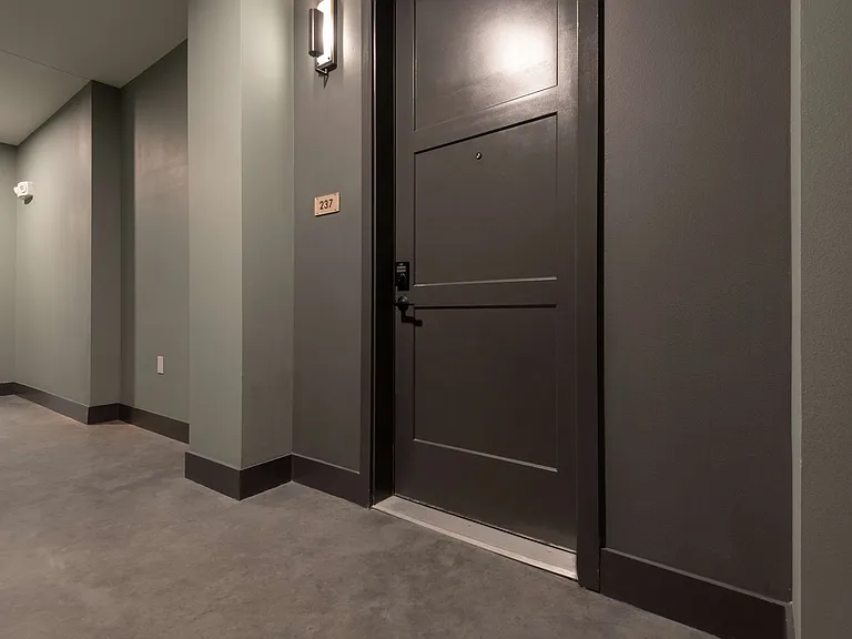Troubadour Apartments — Photo 146