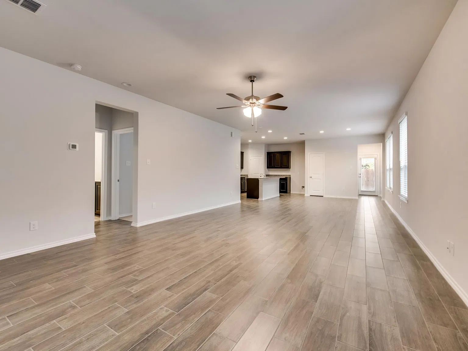 3 bed, 1798 sqft, $2,200 — Photo 4