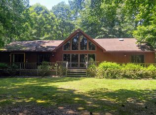 1409 River Run Dr, Hartfield, VA 23071