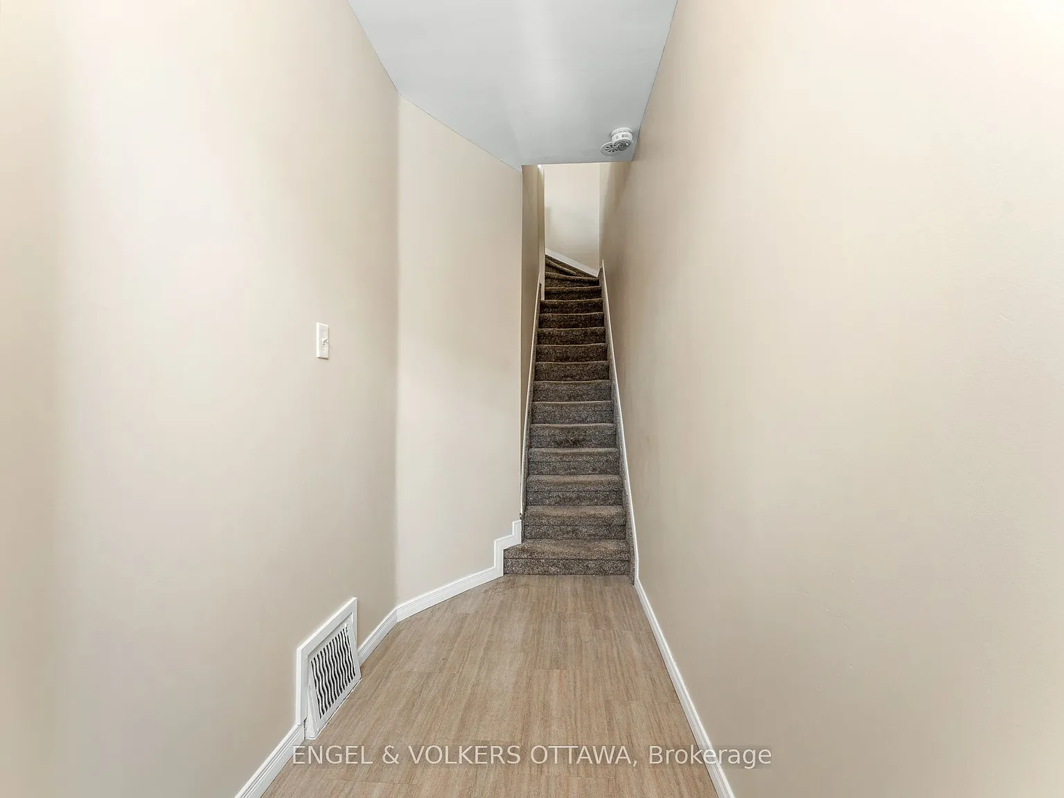 3 bed, $2,100 — Photo 4