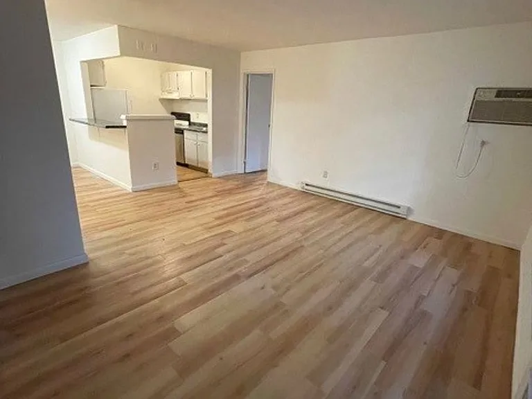 University Park Apartments near Cornell University — Photo 413