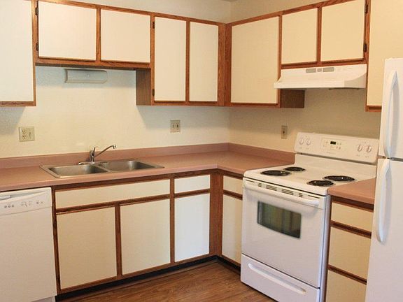 FLAT PANEL EUROPEAN CABINETRY 