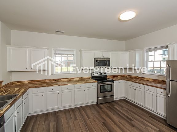 5th image of 1719 Everett St