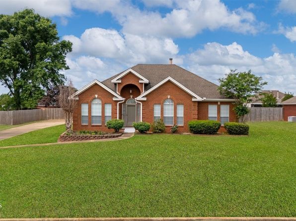 168 Spencer Way, Deatsville, AL 36022
