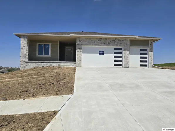 17118 Cora St, Bennington, NE 68007