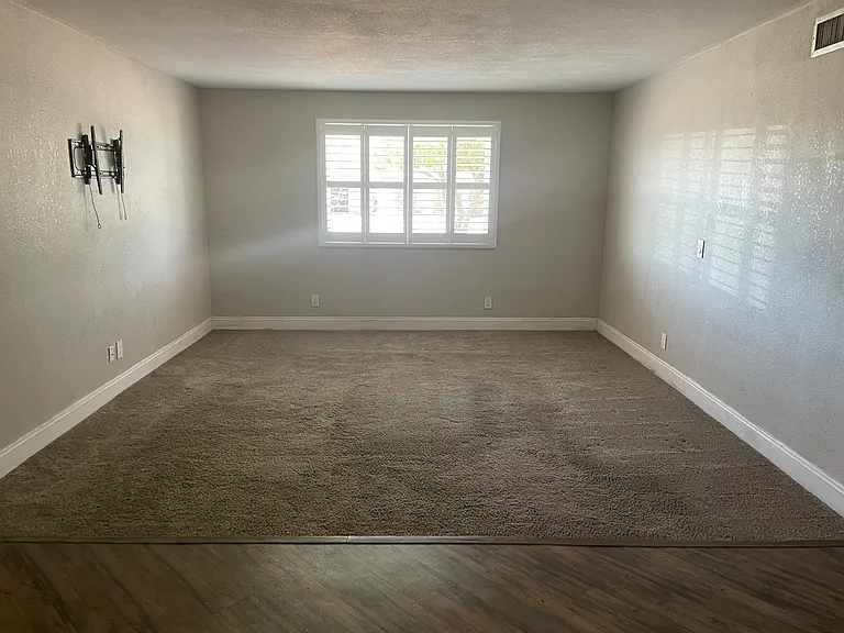 908 E Mesquite Ave — Photo 9