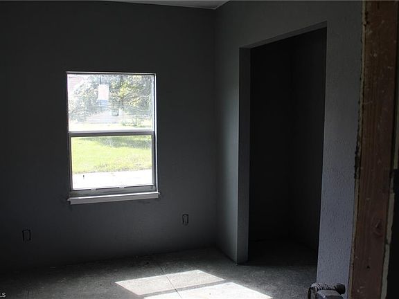 4th image of 822 Oleander Ave