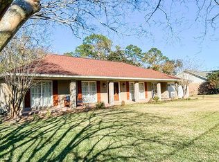 2 Bayou View Dr, Gulfport, MS 39507