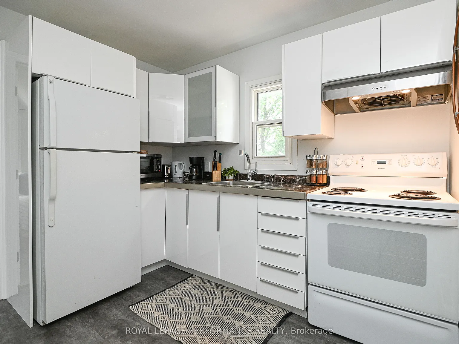 2 bed, $2,300 — Photo 3