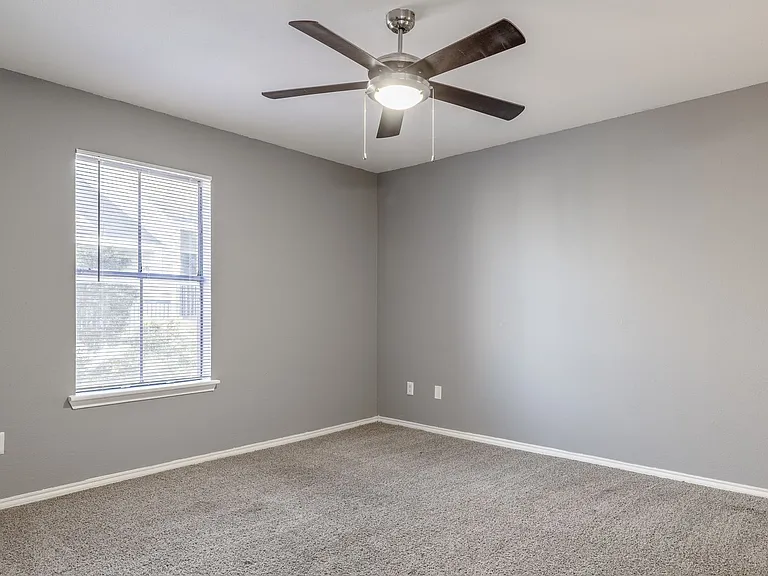 502 W Longspur Blvd — Photo 27