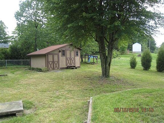 3rd image of 330 Sunset Dr