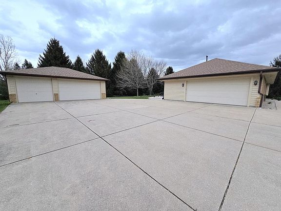 4th image of W292N6880 Dorn ROAD