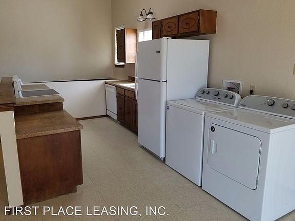 3rd image of 914 Fairmont Ct