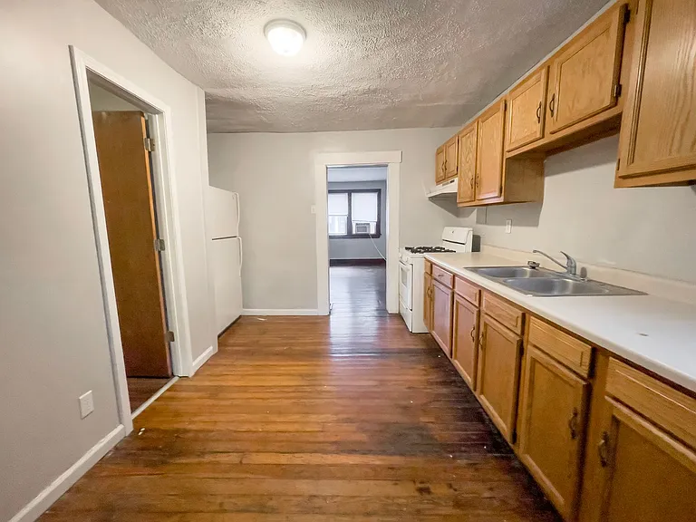 1405 W Jackson St — Photo 44