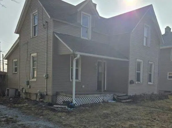 3631 Rockingham Rd, Davenport, IA 52802