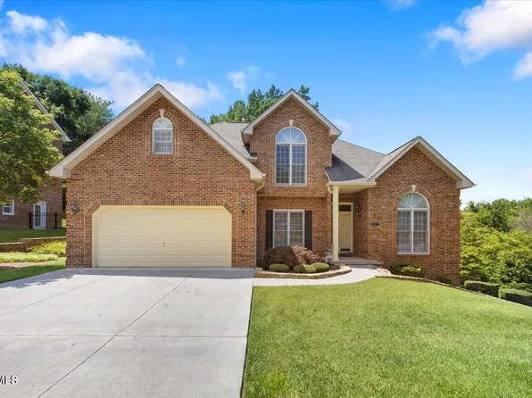 202 Woodbriar Dr, Johnson City, TN 37604