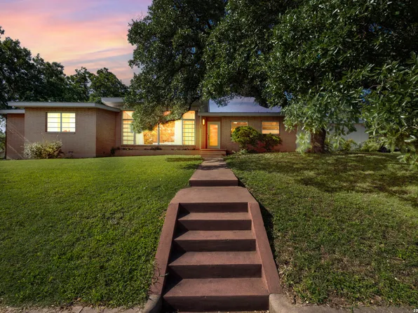 207 WALNUT St, Fredericksburg, TX 78624