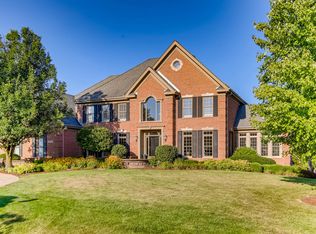 38W312 Clubhouse Dr, St Charles, IL 60175