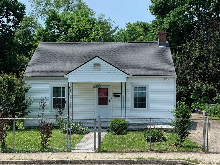 752 Addison Ave — Photo 13