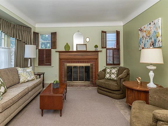 4th image of 2143 Ellwood Ave