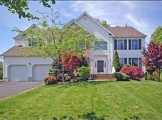 5 Hickory Ln, Green Brook, NJ