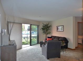 1040 NW Naito Pkwy APT O14, Portland, OR 97209