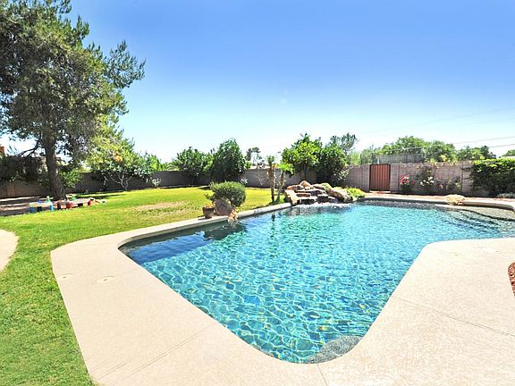 Ryan pool and yard 4