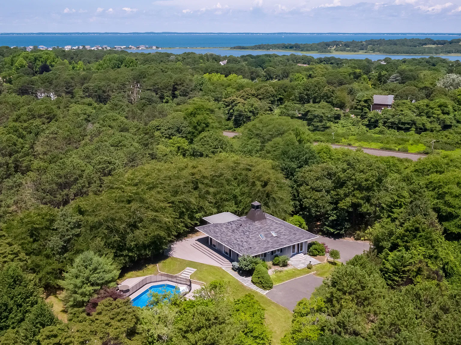 Private Two Acre Oasis — Photo 1
