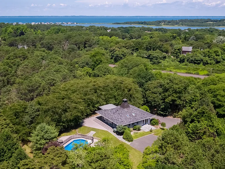 83 Porter Rd — Photo 1