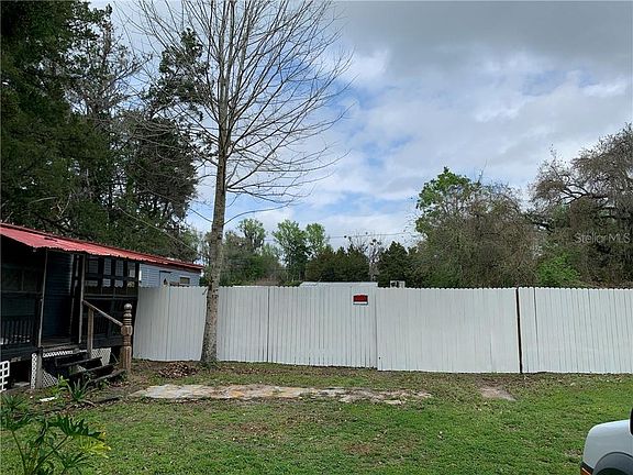 3rd image of 19403 Wildwood Dr