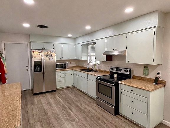 4th image of 2103 Barnett Dr