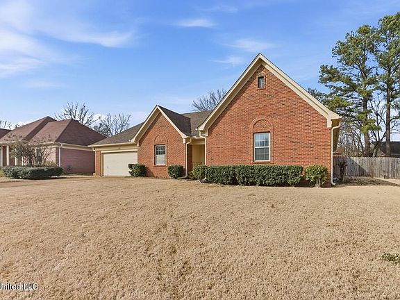 2nd image of 828 Snow Pine Dr