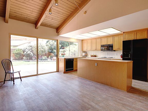 5th image of 5024 Walnut Park Dr