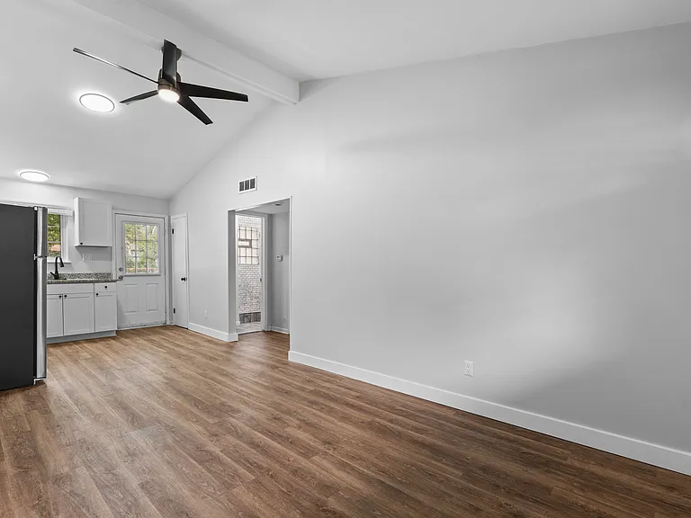 1806 E Eleven Mile Rd #1806 — Photo 7