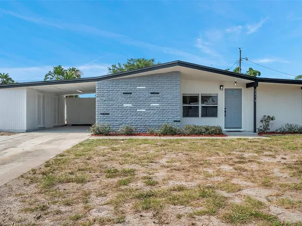 2216 N WELLESLEY DRIVE, BRADENTON, FL 34207